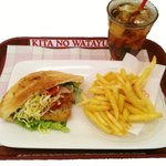 Kitanowatayuki - 平日・土曜終日販売、日曜11時～14時限定！　お野菜たっぷり、ヘルシーなピタパンサンド！　お昼や軽食にピッタリなセットです（500円）