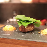 アカ - ソブラサーダ （パン粉、生ハム、にんにく、パプリカパウダー、大葉）