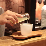 アカ - ●透明なガスパチョ、朝摘みオクラとグジ