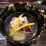 高台寺 十牛庵 - 2.椀物:松茸と鱧 とうがん(マグロ節と昆布の一番出汁)