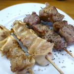 のんき - ◉1皿目「はつもと・ハラミをハーフ、塩で」税込み400円