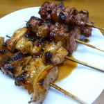 のんき - ◉3皿目「カシラ・シロをハーフ、タレで」税込み400円