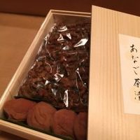 昇一楼自家製梅干と「あなご茶漬」（化粧箱入り）