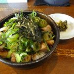 らーめん さんや - ミニちゃーしゅー丼＋漬物（260円）