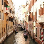 Alle Corone Restaurant - ホテルの前の運河