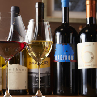 We always have 100 carefully selected wines ☆ Enjoy by the glass or bottle!