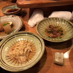 能古 - 湯葉（左）、スジ（右）、大根（左奥）