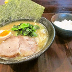 鈴の家 - らーめん　半ライス