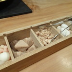 東 - ＊お砂糖も可愛らしいこと。金平糖もありました。