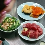 居酒屋 とよ - 注文の行き違いで、赤身三種盛が別皿になりました(^^)