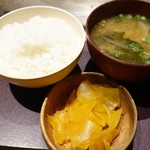 咲咲 - セットのご飯、味噌汁