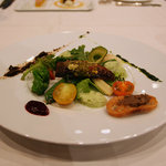 ノーワンズ レシピ - 岩魚のコンフィーと軽井沢ファーム依田さんが作った無農薬野菜のガルグイユ　初夏の香