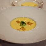 ノーワンズ レシピ - コーンスープにアスパラガスのアイスを浮かべて