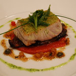 ノーワンズ レシピ - カンパチのポワレ　林檎とケッパーのソースグルノーブル　ハーブサラダを添えて