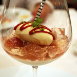 ノーワンズ レシピ - パンナコッタに桃のスービットと白ワインのジュレを載せて