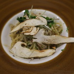 セルサルサーレ - 新秋刀魚のラグーとカナダ産松茸 酢橘 貝割れ大根のスパゲティーニ2