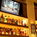 Tommy Bahama Restaurant, Bar & Store - 