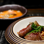 焼肉ホルモンせいご - 松茸丸ごと一本のすき焼き風 〜岡山県産こだわり卵にトリュフをかけて〜