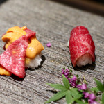 焼肉ホルモンせいご - バフン雲丹とリブ芯の握り、クラシタの漬け握り