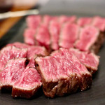 焼肉ホルモンせいご - 黒毛和牛ザブトンと内ももの食べ比べ