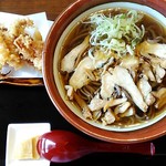 肉そば処 伍らい光 - 肉そば(冷)とげそ天で1000円