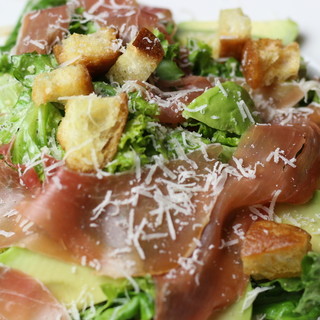 Complete salad menu ♪ Specialty! Caesar salad☆