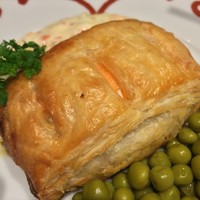 Russian Restaurant ROGOVSKI 銀座 - エビとキングサーモンのパイ包み焼き