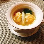 中国料理 柳城 - エビのワンタンスープ
                                