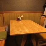 芳野屋 - (内観)4名テーブル席