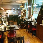 Tenkou Gyouza Bou - 天鴻餃子房 有楽町店 店内