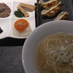 煮干し中華そば一燈 - 「牛を使った限定ラーメン～うしっくす」(2)