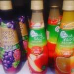 丼丸 d´Ome - ドリンク写真:イートインスペースは無料の粉茶,冷水あり。1階にてペットボトルのお茶と100％ジュースを販売しています。