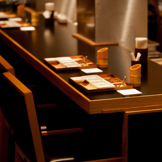 デートやお二人様（小人数）でのご会食に最適。ライブ感満載です。