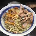 中華そば べんてん - お通しメンマ残、おつまみチャーシュー残をトッピング