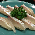 天一 - 縞鰺の腹の握り