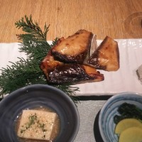 大山鶏と鮮魚 居酒屋 まいか - ぶりの照り焼き、高野豆腐 ♪ ♪