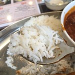 アーンドラ・ダバ - 長粒米は解れやすい