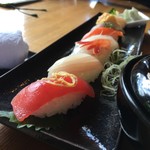 日本茶甘味処あずき - にぎり鮨（角度を変え）