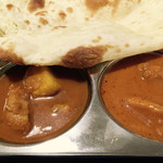 インド・ネパールレストラン - 左が日替りのじゃがいもとチキンのカレー、右がバターチキンカレー