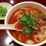 刀削麺・火鍋 XI’AN ヨドバシ横浜店 - 麻辣麺(左奥の小皿はパクチー大盛)