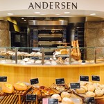 ANDERSEN - 9月16日のリニューアルオープンに伴って、石窯を導入したそう。店内で焼き上げるパンはやっぱりおいしい。今度はぜひ焼き立てをいただいてみたいな。