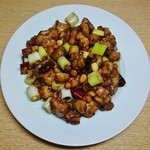 晴々飯店 - 鶏肉とピーナッツの炒め