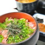 那智ねぼけ堂 - 南紀串本活け〆本まぐろのトロだけをたたいて作る混ぜ物なしの生のねぎとろを味わって見てください。１日１０食限定です。