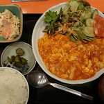 よか楼 - エビチリ定食(税込み930円)