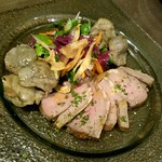 クロッキオ - 砂肝のコンフィ豚ハツスモーク コリアンダーサラダ仕立て