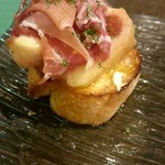 クロッキオ - イチジクとマスカルポーネ生ハムのブルスケッタ700円