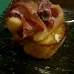クロッキオ - イチジクとマスカルポーネ生ハムのブルスケッタ700円