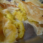 Nasi Kandar Pelita - 熱でトロリととろけるバナナ入りの生地に、ピリ辛のカレーソースが意外に合う！