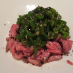 スーツァン・レストラン陳 - 真空調理法で作った鹿児島県産のA5黒毛和牛サーロインの青椒肉絲(チンジャオロース)  トリュフを混ぜ込んで2