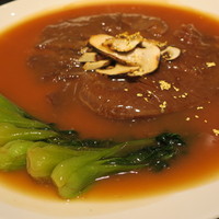 スーツァン・レストラン陳 渋谷店 - 気仙沼産の毛鹿鮫の尾ビレの姿煮込み ～四川飯店伝統の醤油味で～3